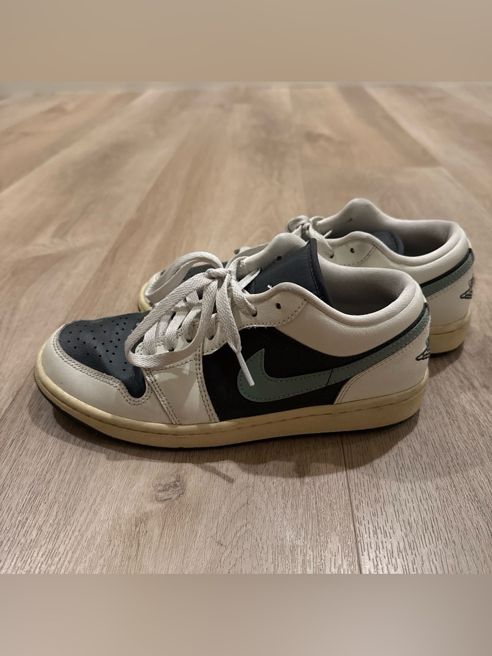 Jordan 1 Low “Jade Smoke”  Sneakers in green, White & Sage